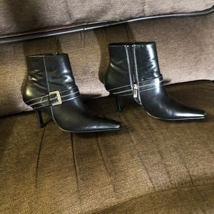 Anne Klein Size 7 M, Black Leather Booties